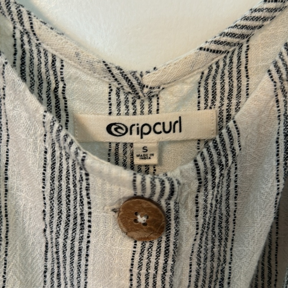 Ripcurl tank - Picture 3 of 3